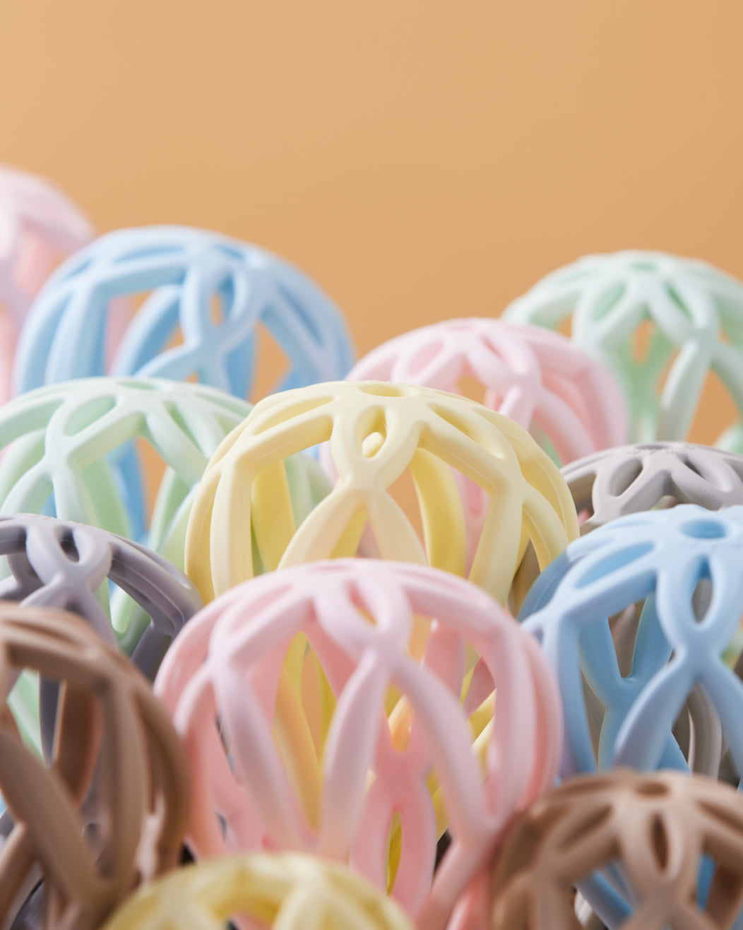 讓餐桌更有秩序感：用顏色與材質，打造安心又好看的日常