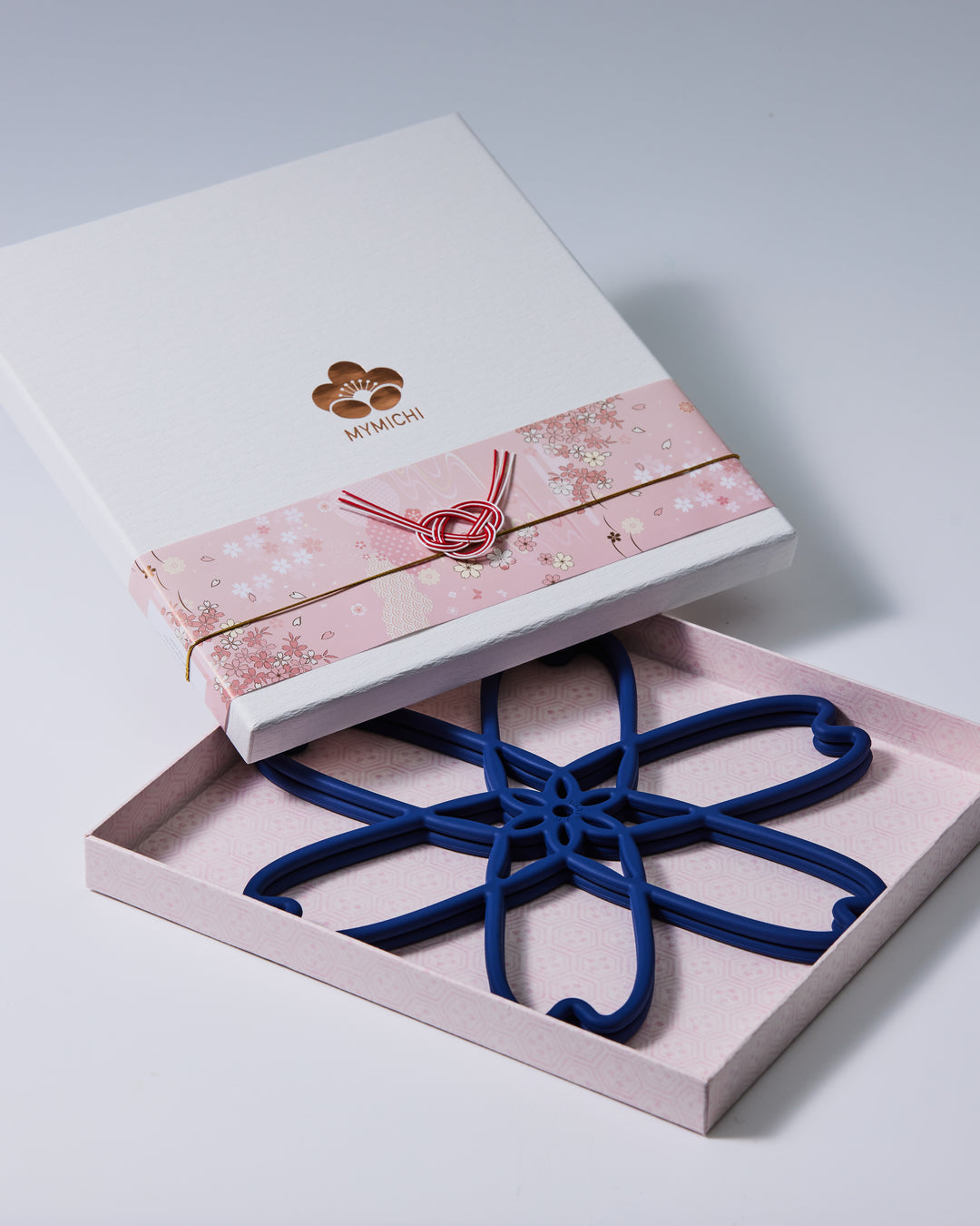 MYMICHI 櫻花墊 [日系精緻禮盒套組] 🌸 安全收納、全面守護，廚房鍋具的完美守護者 | 無雙酚A (BPA-Free)， 通過SGS認證及FDA標準，食品級安全與耐用可靠